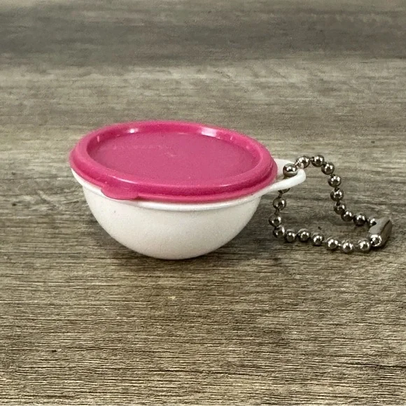 Vintage Tupperware Pink Lid with White Bowl Thatsa Bowl Keychain - Picture 3 of 5